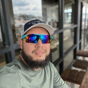 Meet your Posher, Ezequiel